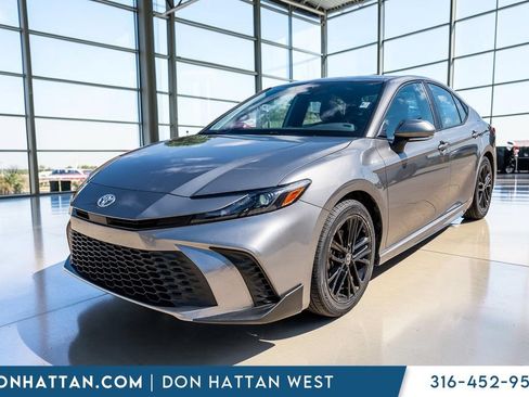 Used 2025 Toyota Camry SE FWD image 27