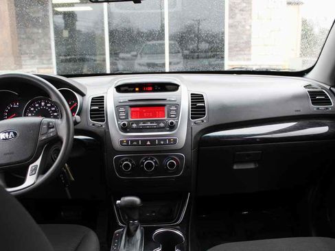 Used 2015 Kia Sorento LX image 27
