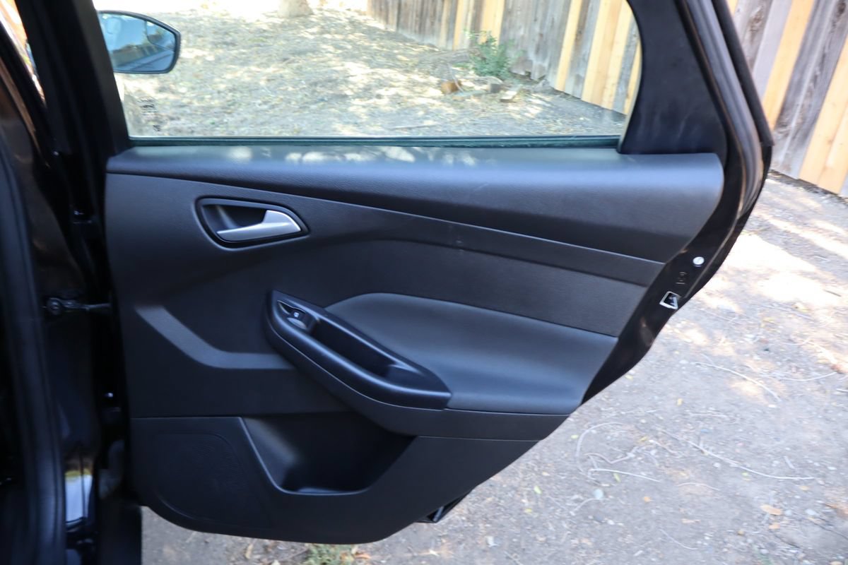 Used 2016 Ford Focus SE w/ Equipment Group 201A FWD image 25