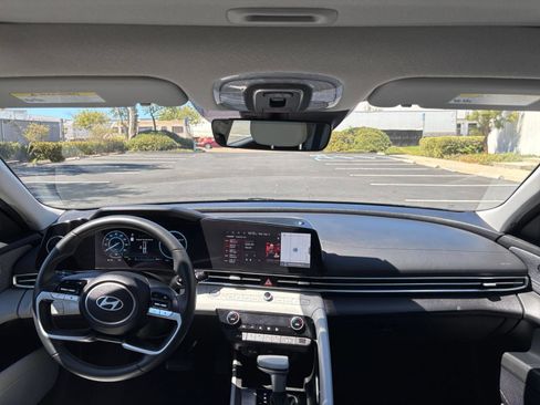 Used 2025 Hyundai Elantra Limited FWD image 34