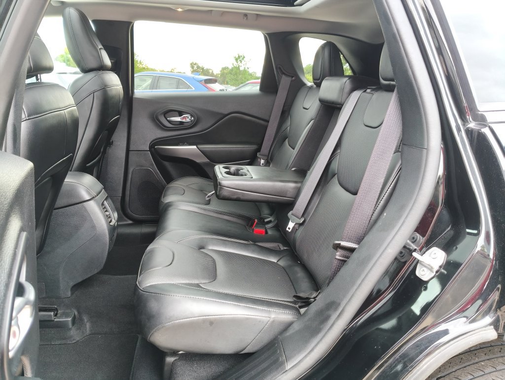 Used 2022 Jeep Cherokee Limited w/ Sun & Sound Group AWD/4WD image 10