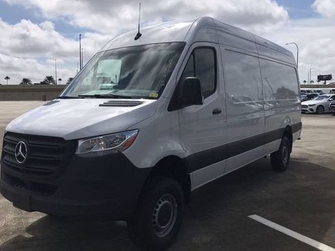 Used 2023 Mercedes-Benz Sprinter 2500 image 5