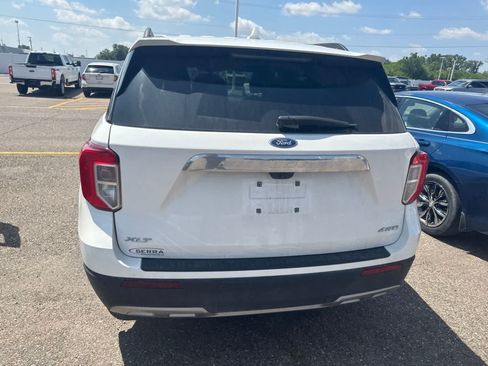 Used 2023 Ford Explorer XLT w/ Equipment Group 202A AWD/4WD image 15