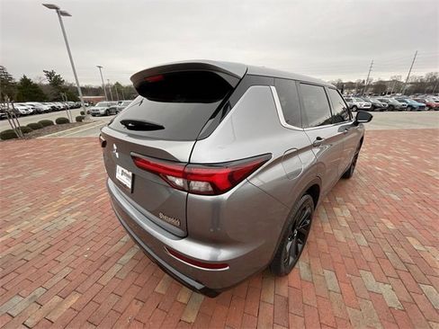 Used 2022 Mitsubishi Outlander SE image 35