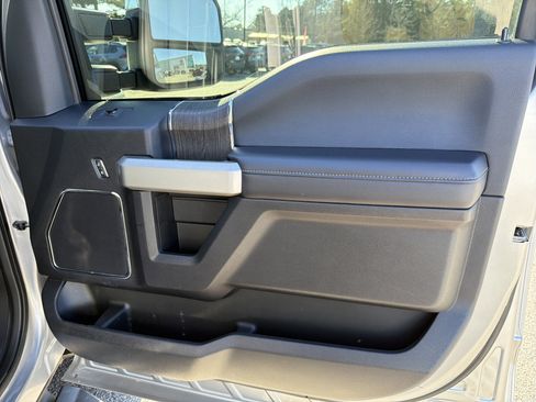 Used 2020 Ford F250 Lariat w/ Chrome Package image 19