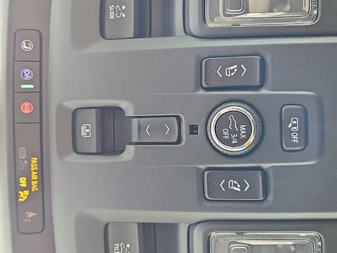 Used 2021 GMC Yukon XL Denali w/ Denali Premium Package image 41