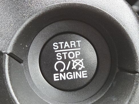 Used 2020 Jeep Compass Latitude image 30