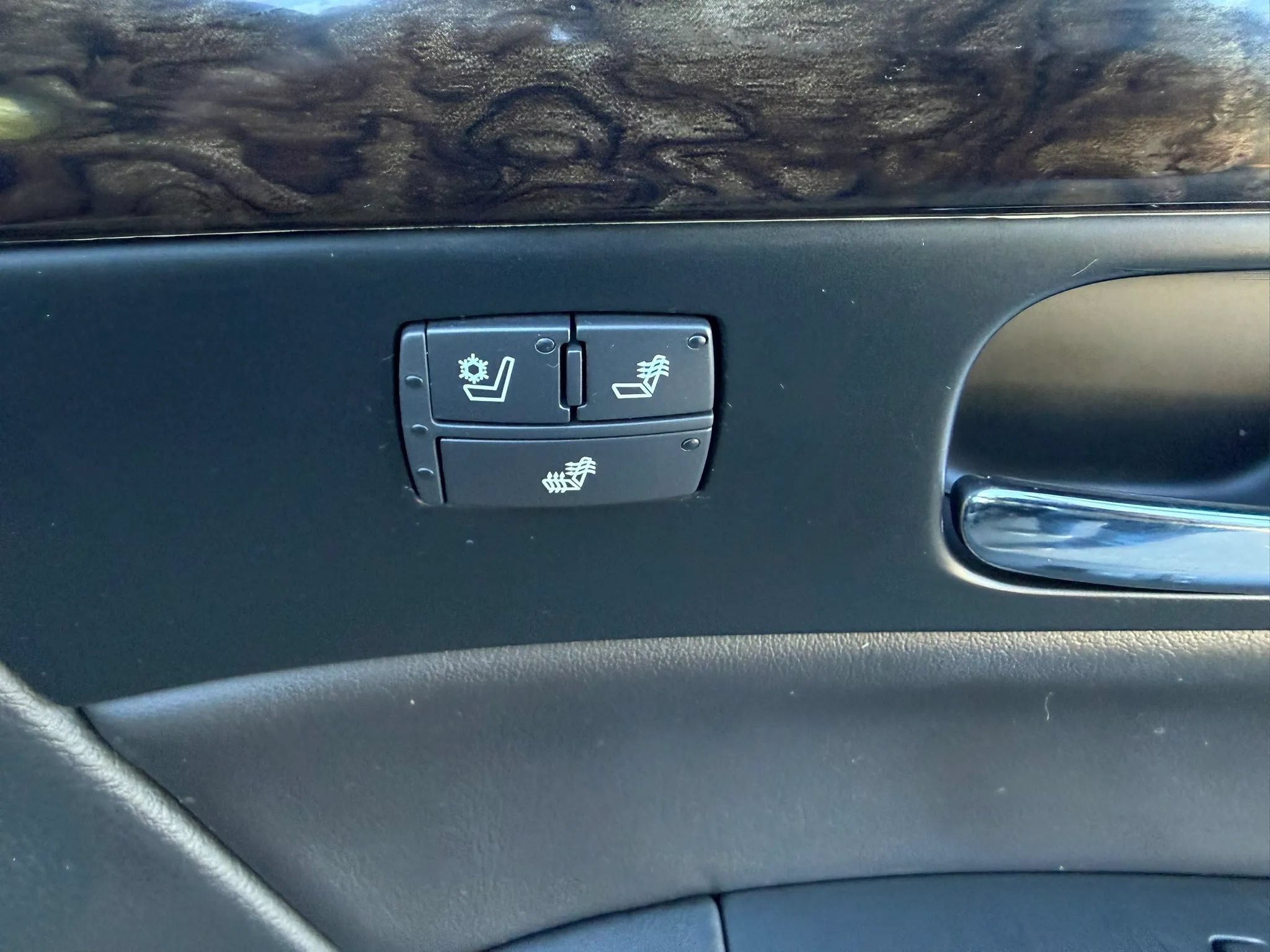 Used 2011 Cadillac DTS FWD image 22
