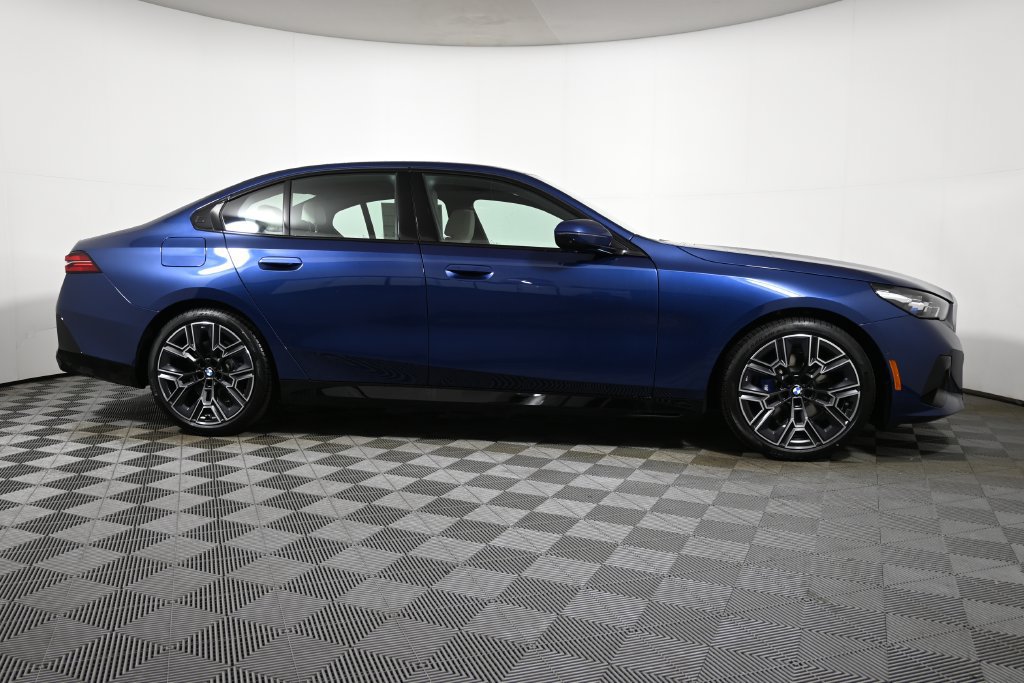Used 2026 BMW 530i xDrive AWD/4WD image 8