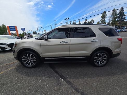 Used 2017 Ford Explorer Platinum AWD/4WD image 3