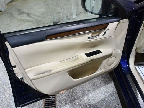 Used 2014 Lexus ES 350 w/ Premium Package FWD image 33