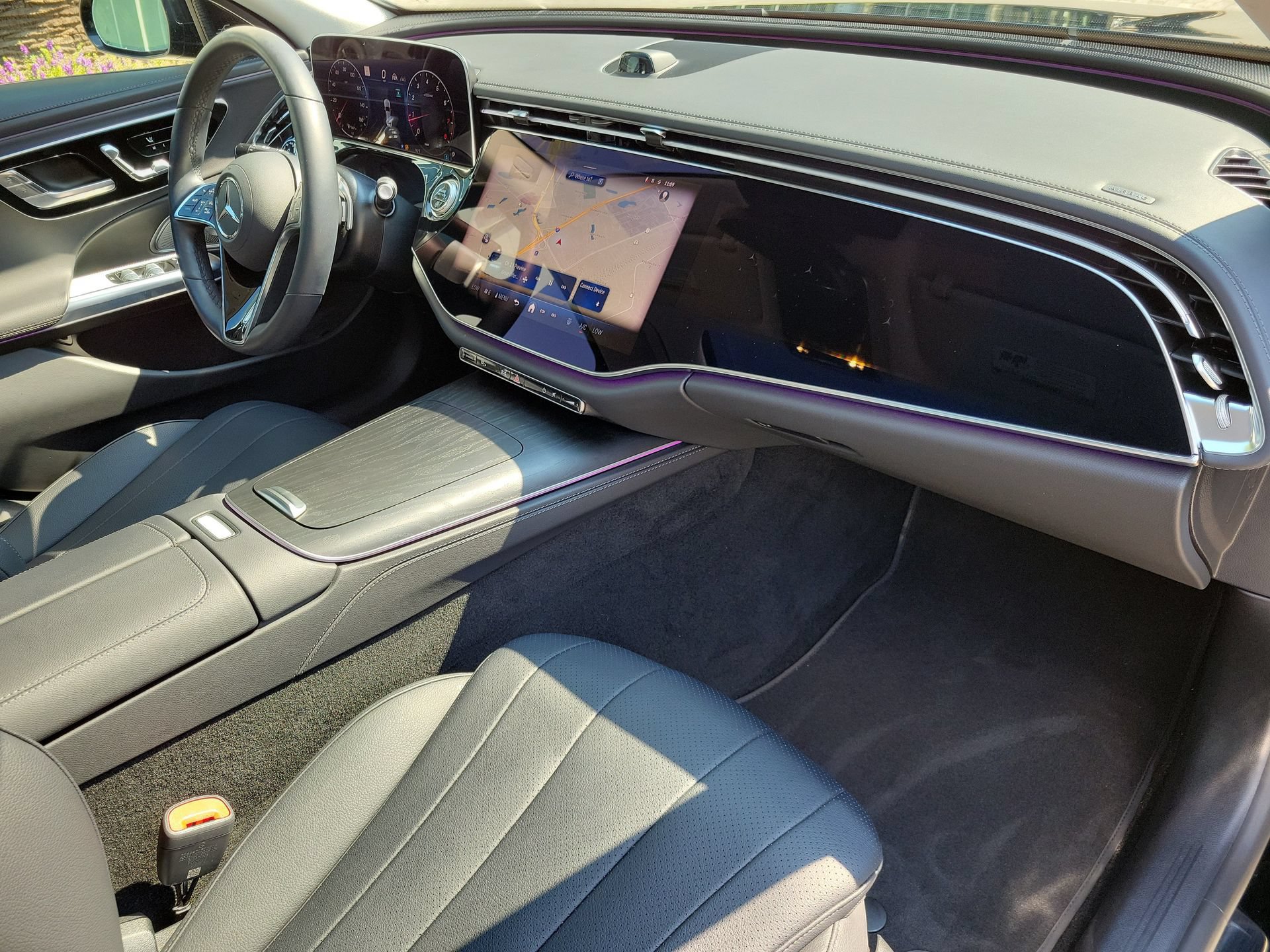 Used 2025 Mercedes-Benz E 350 4MATIC Sedan image 3