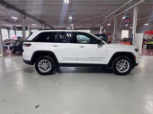 New 2025 Jeep Grand Cherokee Laredo X w/ Luxury Tech Group I image 6