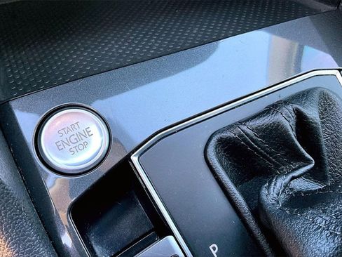 Used 2019 Volkswagen Tiguan SE w/ Panoramic Sunroof Package image 15