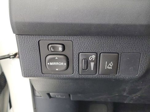 Used 2017 Toyota RAV4 LE FWD image 31