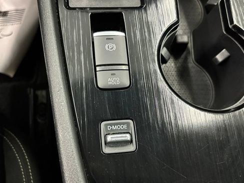 Used 2024 Nissan Rogue S FWD image 27