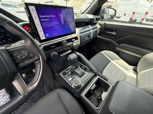 Used 2024 Toyota Tacoma TRD Sport AWD/4WD image 28
