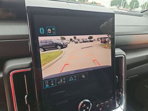 Used 2025 GMC Yukon XL Denali RWD image 15