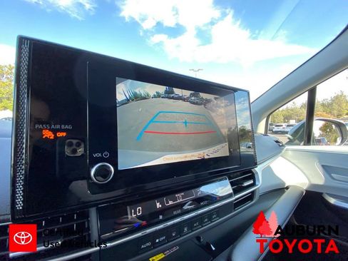 Certified 2025 Toyota Sienna LE FWD image 43
