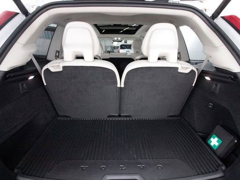 Certified 2025 Volvo XC90 B6 Plus w/ Protection Package Premier image 32