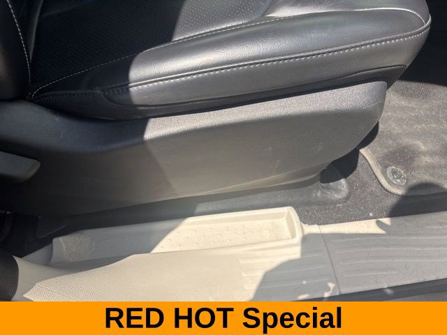 Used 2023 Chrysler Pacifica Touring-L FWD image 40