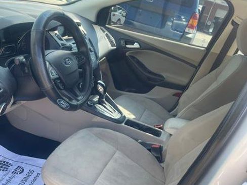 Used 2016 Ford Focus SE FWD image 5