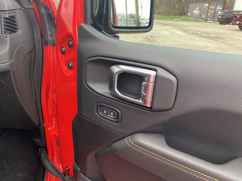 Used 2025 Jeep Gladiator High Tide image 35