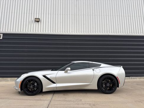 Used 2017 Chevrolet Corvette Stingray Coupe w/ 1LT RWD image 1
