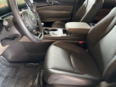 Used 2026 Kia Carnival FWD image 28