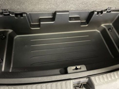 Used 2025 Chevrolet Traverse LT image 26