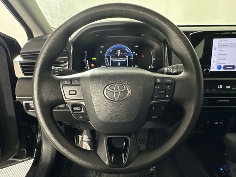 Used 2025 Toyota Camry LE FWD image 14