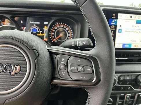 New 2025 Jeep Gladiator Sport AWD/4WD image 18