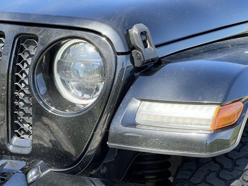 Used 2023 Jeep Gladiator Overland image 7