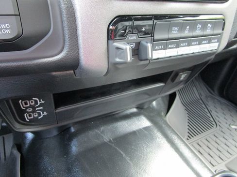 New 2026 RAM 2500 Tradesman w/ Chrome Appearance Group AWD/4WD image 34