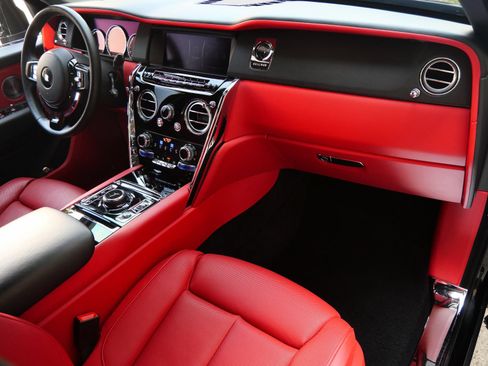 Used 2021 Rolls-Royce Cullinan AWD/4WD image 18