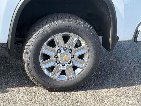 New 2026 Chevrolet Silverado 2500 High Country w/ High Country Premium Package AWD/4WD image 9