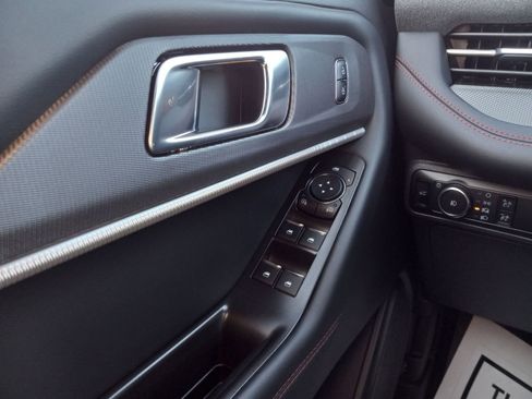 Used 2025 Ford Explorer ST-Line image 27
