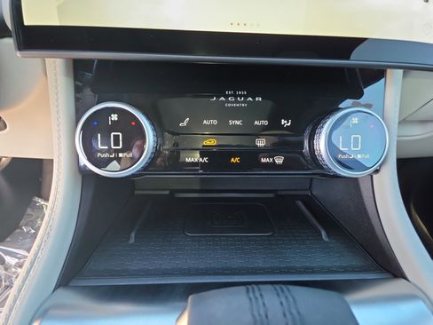 Used 2025 Jaguar F-PACE R-Dynamic S AWD/4WD image 21