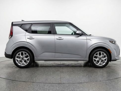Used 2025 Kia Soul LX w/ LX Technology Package image 11
