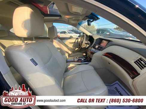 Used 2017 INFINITI Q70 5.6 image 12