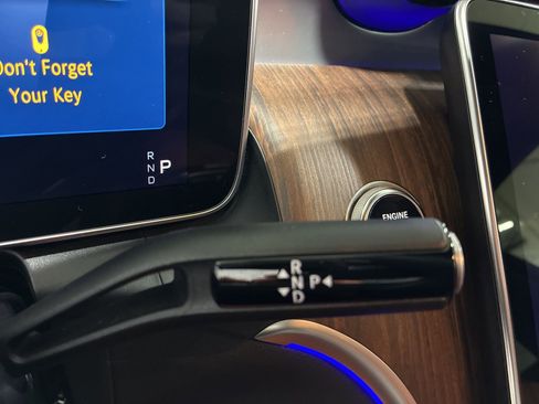 Used 2025 Mercedes-Benz GLC 350e 4MATIC image 19