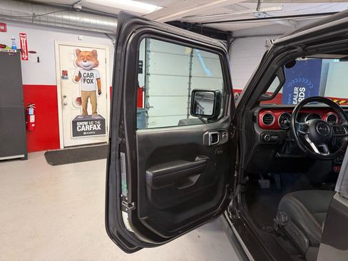 Used 2018 Jeep Wrangler Rubicon AWD/4WD image 33