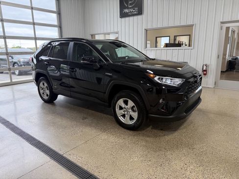 Used 2021 Toyota RAV4 XLE w/ Convenience Package AWD/4WD image 8