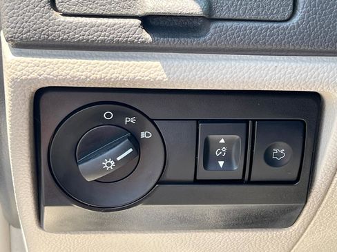Used 2012 Ford Fusion S FWD image 18