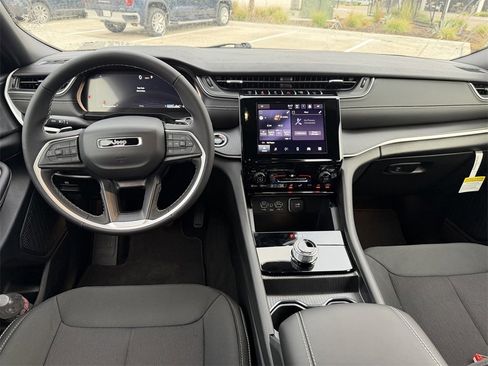 New 2025 Jeep Grand Cherokee Laredo X image 11