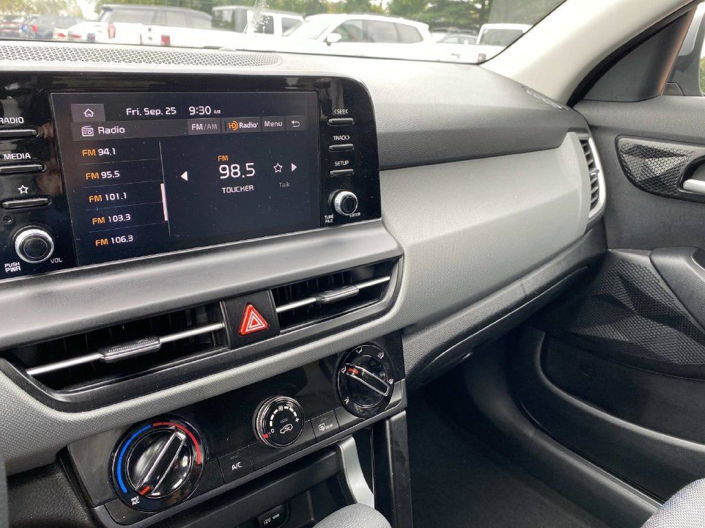 Used 2025 Kia Seltos LX AWD/4WD image 30