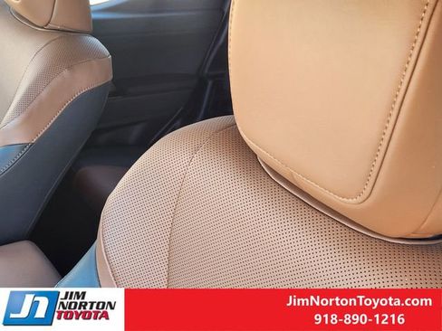 Used 2025 Lexus GX 550 w/ Accessory Package (2T) image 16