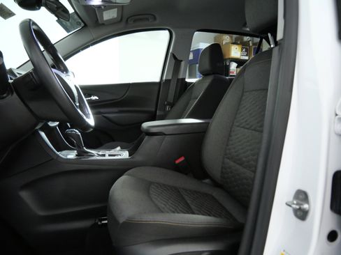 Used 2020 Chevrolet Equinox LT AWD/4WD image 16