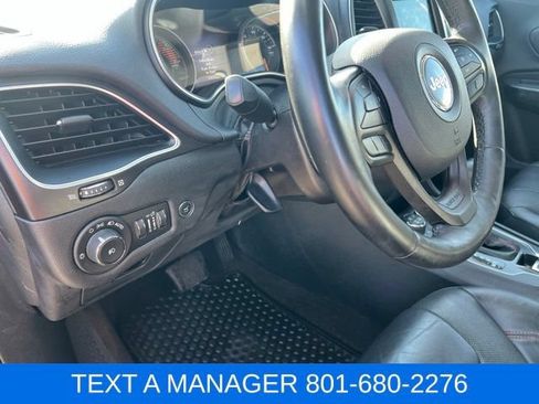 Used 2019 Jeep Cherokee Trailhawk AWD/4WD image 14