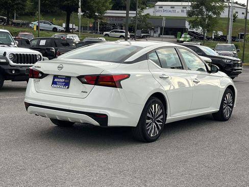Used 2025 Nissan Altima 2.5 SV AWD/4WD image 5